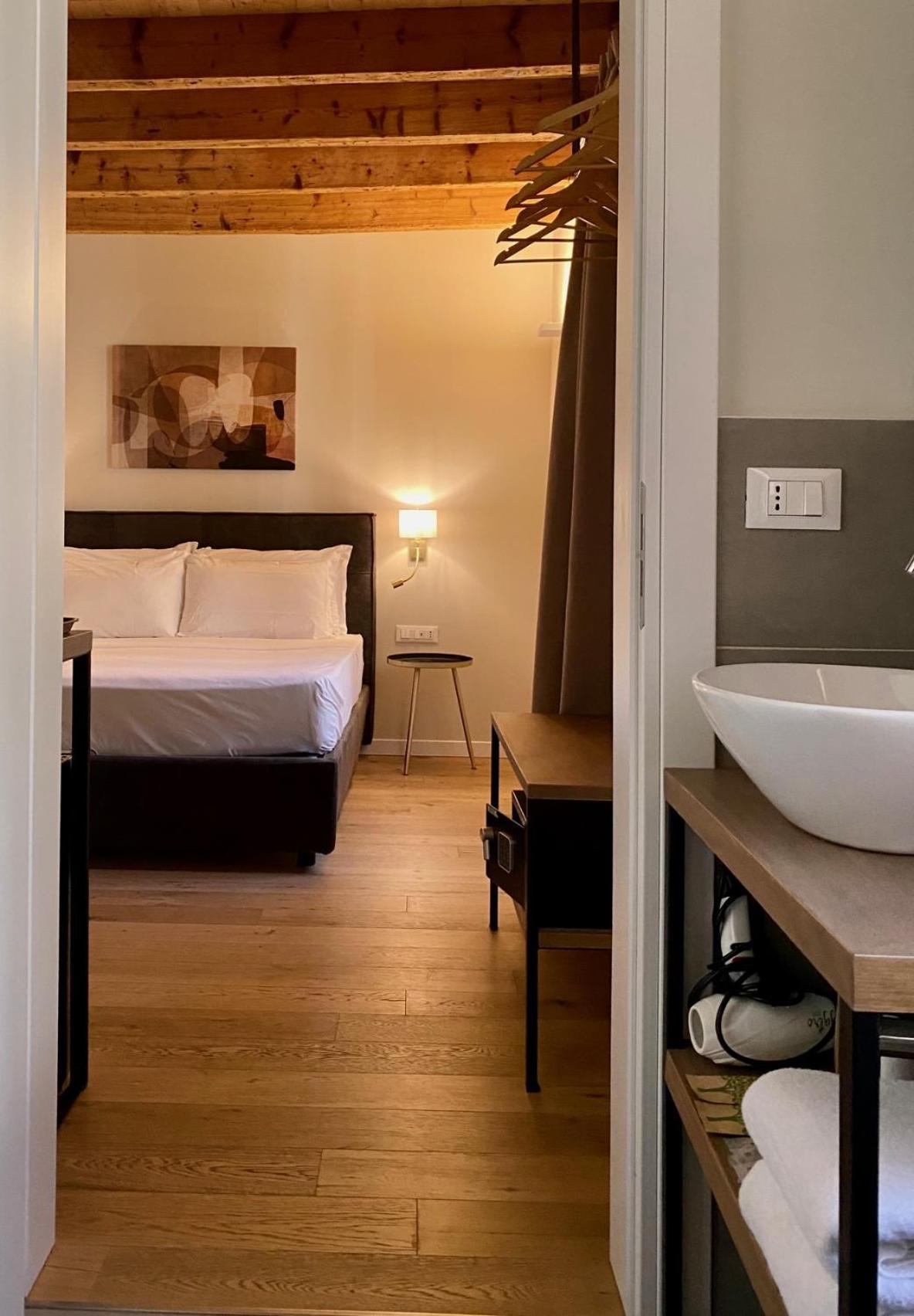 Malvezzi24 Boutique Rooms Desenzano del Garda Dış mekan fotoğraf