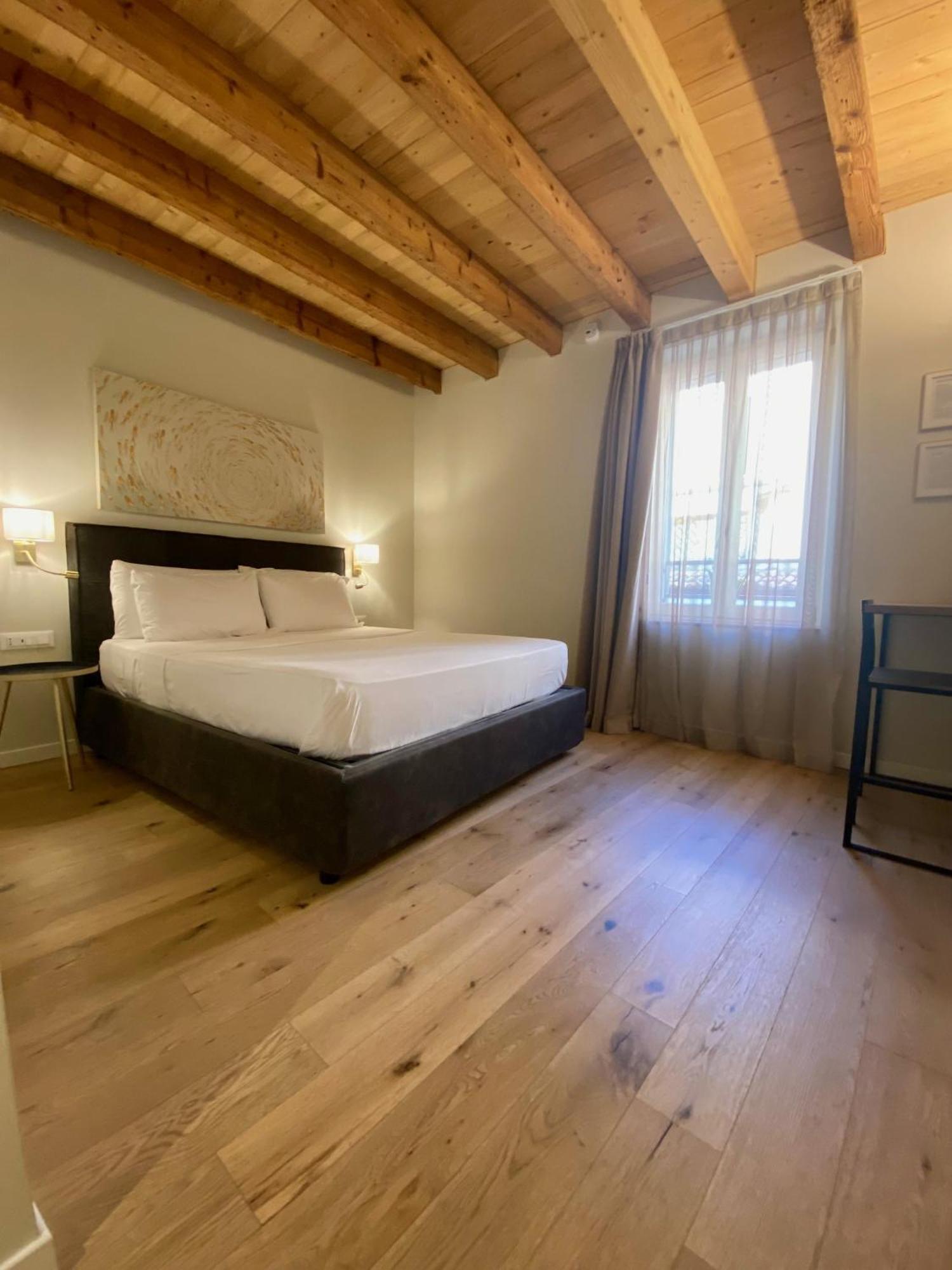 Malvezzi24 Boutique Rooms Desenzano del Garda Dış mekan fotoğraf
