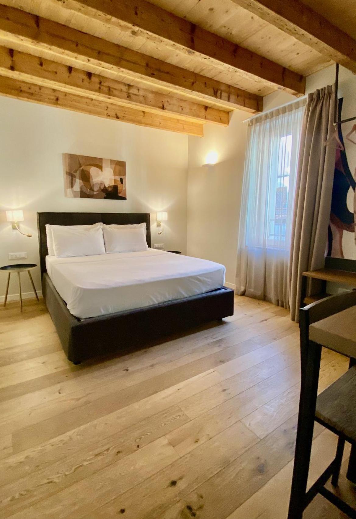 Malvezzi24 Boutique Rooms Desenzano del Garda Dış mekan fotoğraf