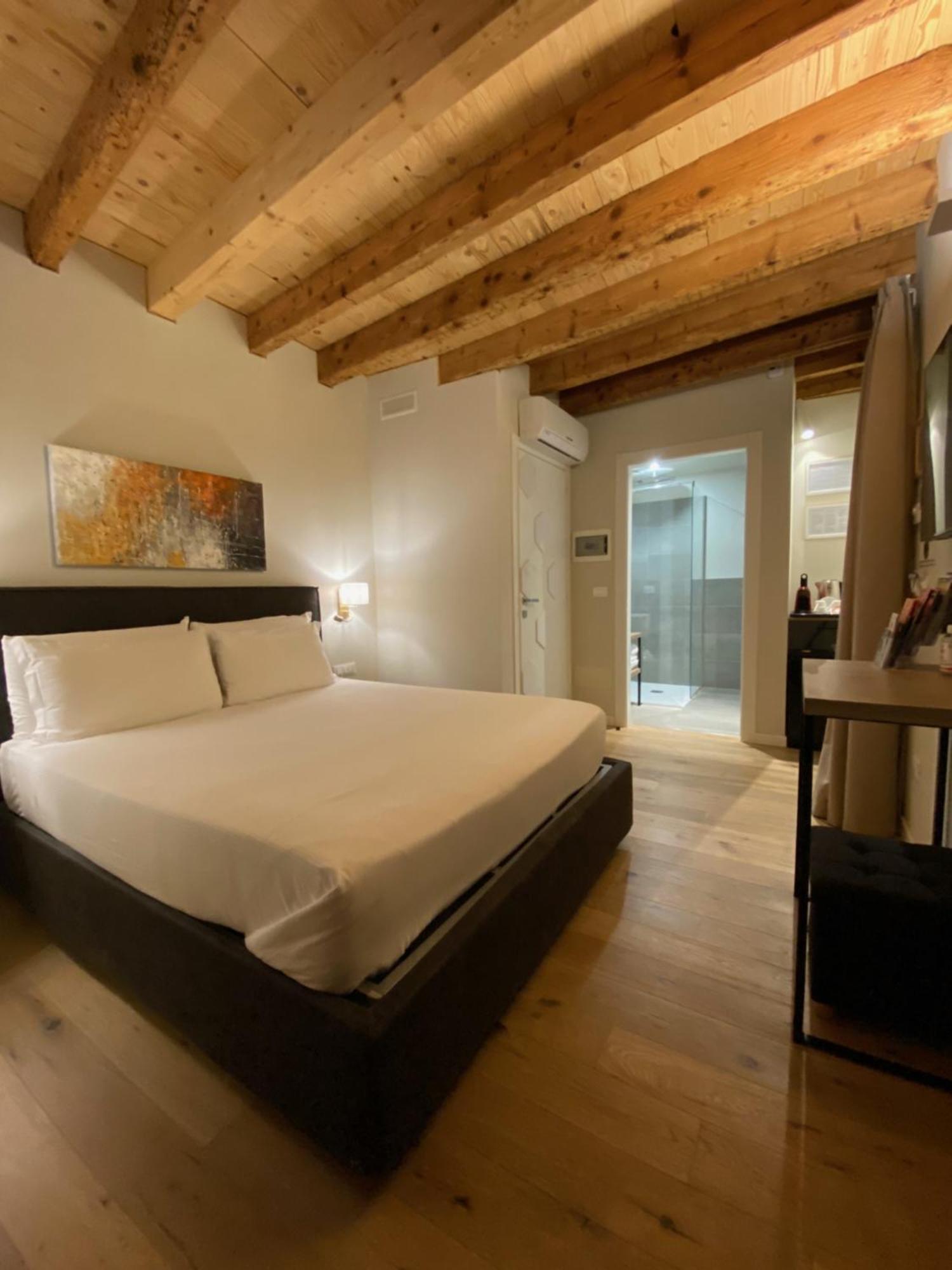 Malvezzi24 Boutique Rooms Desenzano del Garda Dış mekan fotoğraf