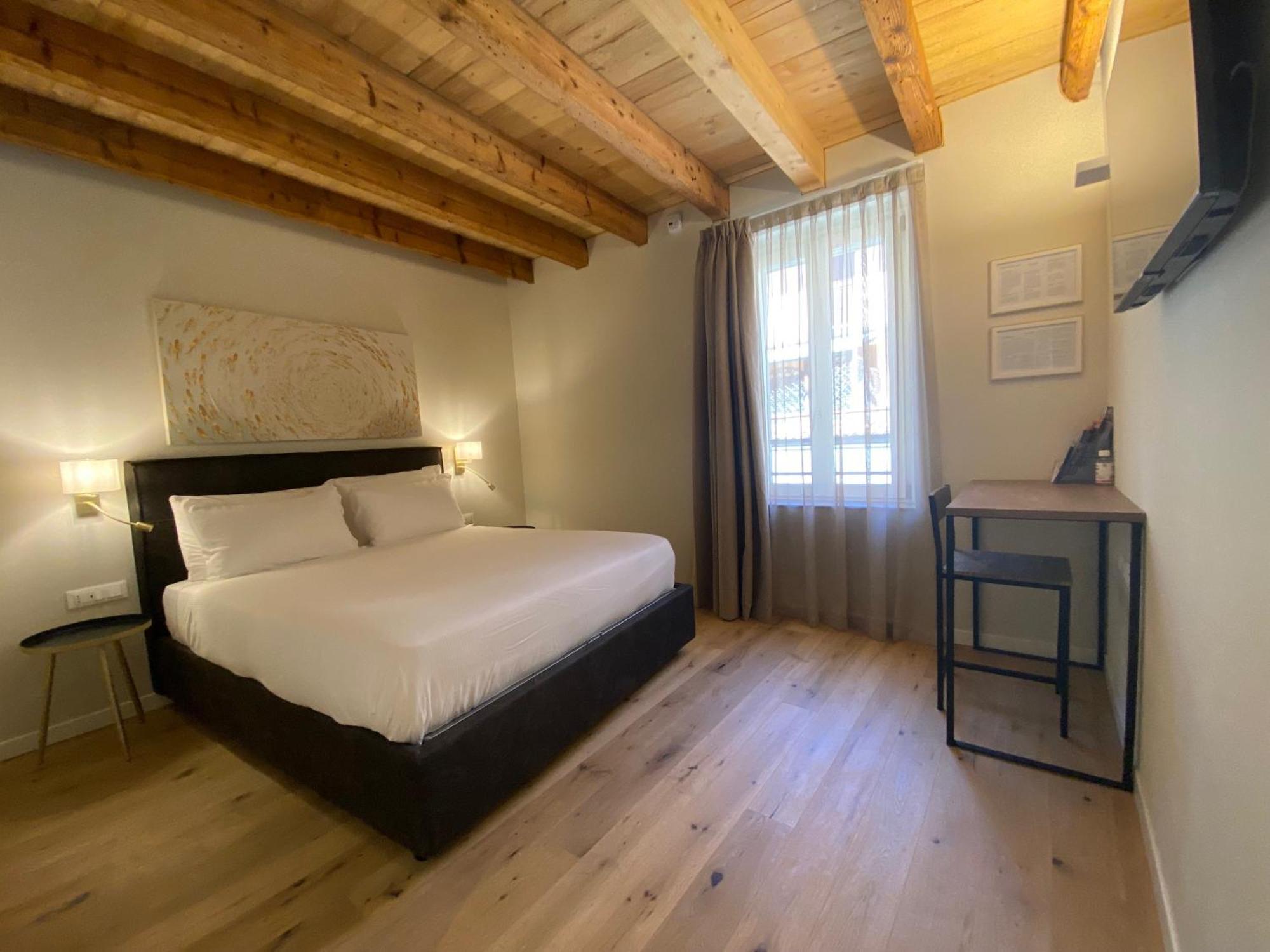 Malvezzi24 Boutique Rooms Desenzano del Garda Dış mekan fotoğraf